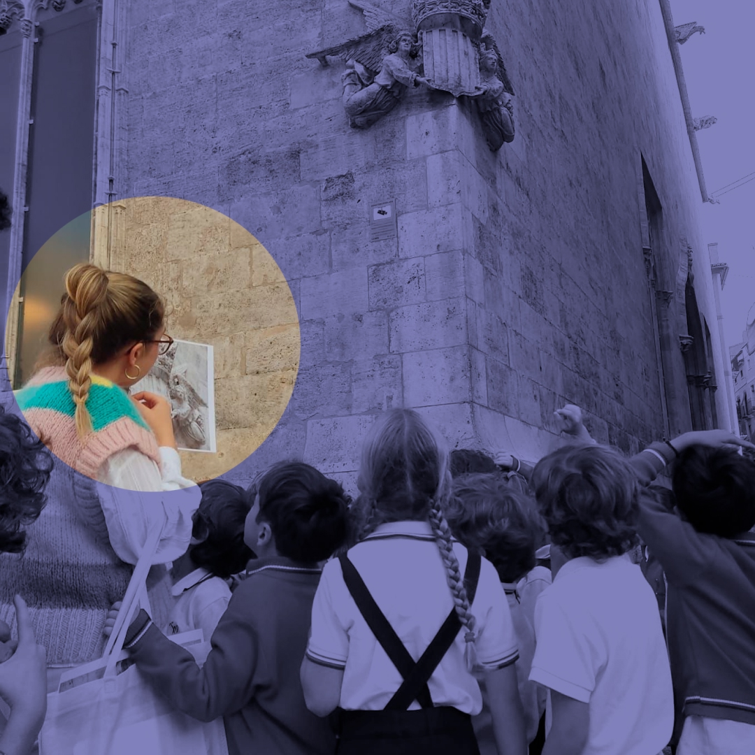 Andrea en la Lonja de los Mercaderes durante el desarrollo de la actividad el misterio de la gárgola (Proyectos educativos. Ajuntament de València).